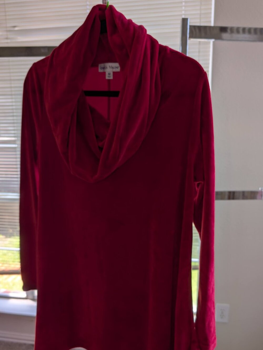 Rebecca Malone red polyester spandex plush valour stretch top, sz M